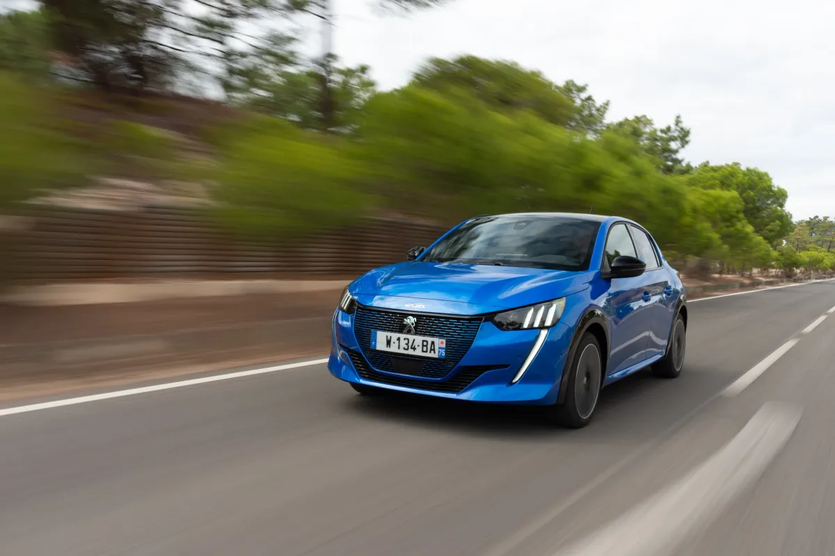 Peugeot 208 électrique SooWOMEN VTC Perpignan